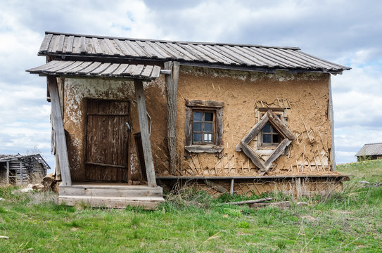 Old hut house / The picture was taken in the scenery remaining from the filming of the feature film "Russian Riot". Russia, the Orenburg region, the village of Saraktash, Krasnaya Gora. 05/06/2017