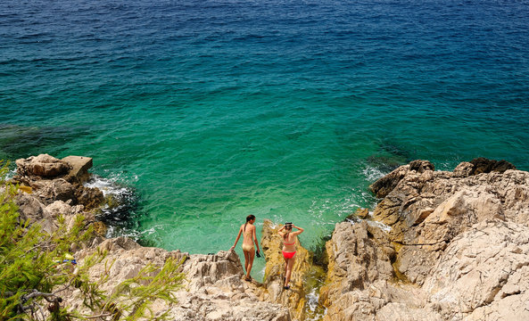 Badende an der K&uuml;ste, Adria, Primosten, Region Sibenik-Knin, Mitteldalmatien, Kroatien