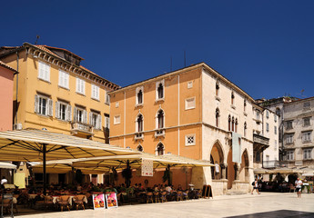 Venezianische Loggia heute Ethnographisches Museum,, Narodni Trg, UNESCO Weltkulturerbe, Split,...