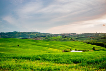 Paysage du Val d'Orcia en Toscane au soleil couchant
