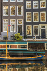Fototapeta na wymiar Costruzioni tra i canali di Amsterdam