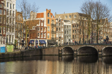 Obraz premium Costruzioni tra i canali di Amsterdam