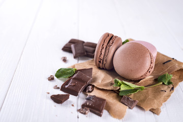 Chocolate macaroons with mint