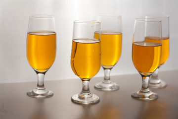 copos com bebidas
