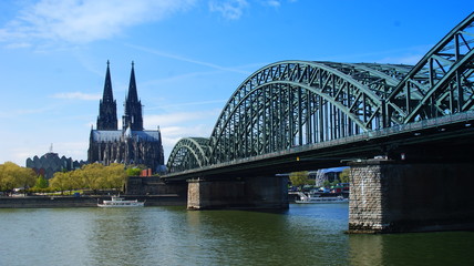 Köln (Dom u. Hohenzollern-Brücke)