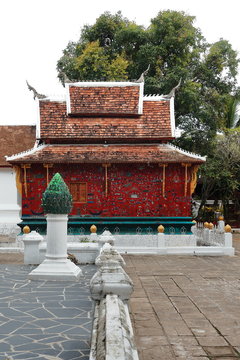 Red Chapel-Haw Thai Pha Sai Nyaat-Wat Xieng Thong. Luang Prabang-Laos.4490