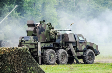 Heavy anti aircraft gun shooting © bibiphoto