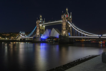 Fototapeta na wymiar Tower Bridge at night