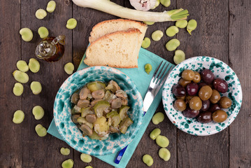 Bowl with fave in wet with onion and oregano and zucchini