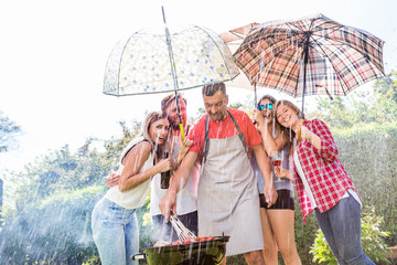  Beim grillen vom regen überrascht