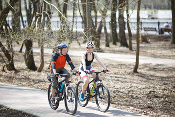 Fototapeta na wymiar Cyclists in helmet at park