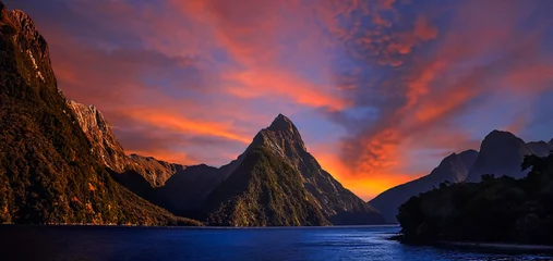 Meubelstickers Natuur Milford Sound at dawn