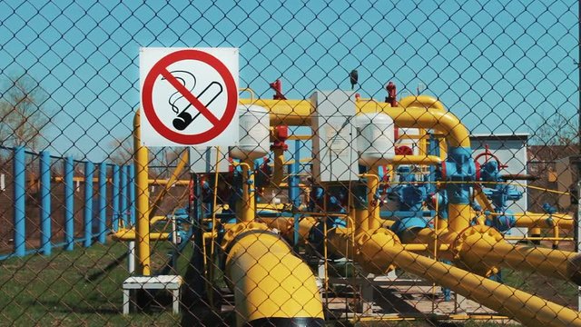 Gas installation. Extraction, purification and storage of natural gas and oil. Transportation of natural gas through pipes. Engineering design. Oil and gas industry. The sign of smoking is prohibited