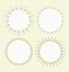 Set of 4 very simple round frames with fully editable stroke width and fill color