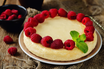 Cheesecake with fresh raspberries and mint