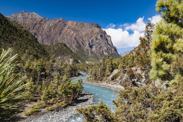 Fototapeta na wymiar Rzeka Marshyangdi Khola, Himalaje, Nepal