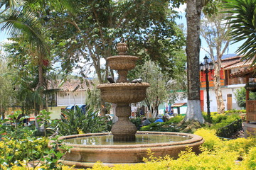 Fuente del parque principal. Carolina del Príncipe, Antioquia, Colombia.