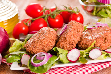 Meatballs with salad.