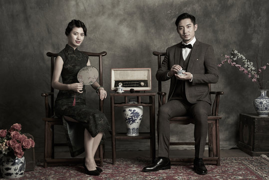 Figure of Retro ladies and gentleman