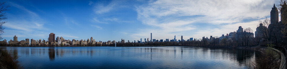 Fototapeta na wymiar Central Park Lake Panorama