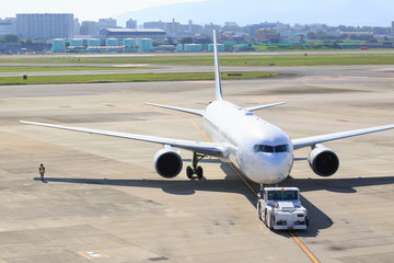 飛行機の出発 -大阪国際空港-