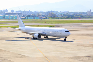 Fototapeta na wymiar 飛行機の出発 -大阪国際空港-