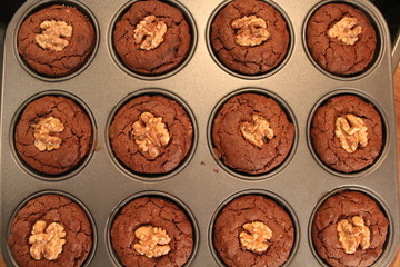 Schokomuffins in der Backform