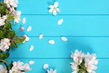 Fototapeta na wymiar Spring flowers on wooden