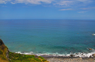 Fototapeta na wymiar Views of the Atlantic ocean from a cliff
