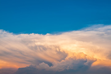 Obraz premium Cloud and sky at sunset.background