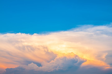 Obraz premium Cloud and sky at sunset.background