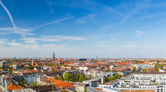 Panorama Ausblick &uuml;ber M&uuml;nchen Skyline 