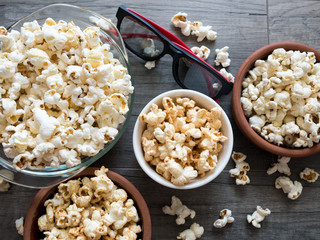 Poporn in bowls with a 3d glasses