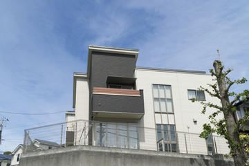 高台に建つ　分譲住宅街　イメージ