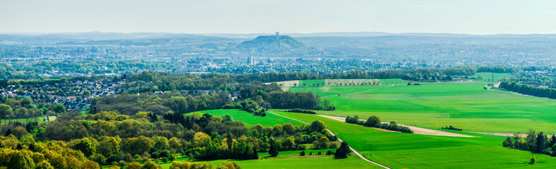 Saarland Panorama mit der Halde Duhamel und dem Saarpolygon fotografiert von der Teufelsburg bei...