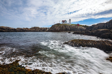 Obraz premium Cape Neddick Lighthouse (Nubble Lighthouse) at Old York Village, Maine, USA