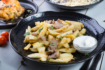Fried potatoes with meat