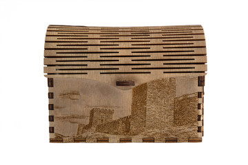 Закрытый сундук на белом фоне. 