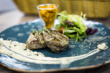 Medallions of veal with lettuce and grilled carrots with sauce