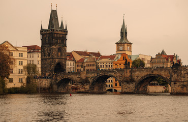 Obraz na płótnie Canvas Карлов мост и река Влтава. Живописная вечерняя Прага