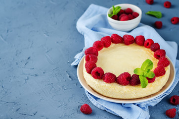 Cheesecake with fresh raspberries and mint