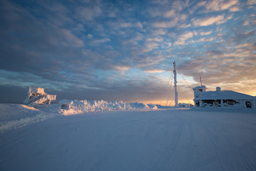 Fototapeta na wymiar Sunrise near Inari, Finland. (Lapland).
