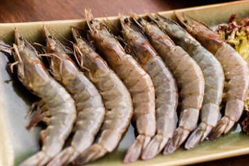 おしゃれな 韓国 カフェ レストラン おいしい　新鮮生エビ