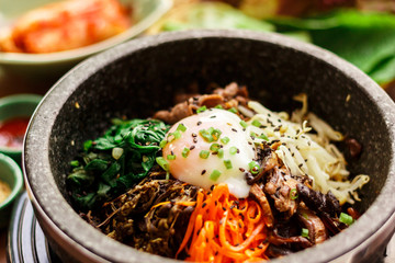 おしゃれな韓国レストラン おいしい石焼きビビンバ セット