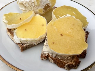 Harzer Käse auf frischem Brot
