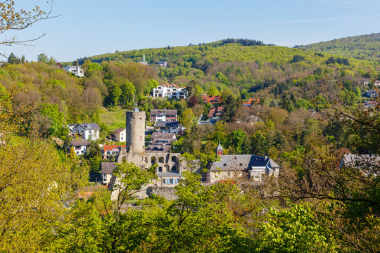 Eppstein, Burg Eppstein. Ansicht vom M&auml;nnerchor-Tempel. Mai 2017.