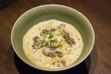 おしゃれな韓国レストラン おいしい カルボナーラスパゲッティー