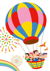 Obraz na płótnie Canvas 気球で家族旅行、四人家族