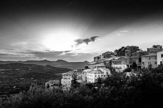B & W image of village of Belgodere in Corsica