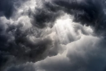 Selbstklebende Fototapete Sturm Regenwolke, Gewitterwolke vor einem Gewitter Hintergrund